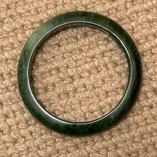 Pounamu Bangle With Kauri Case