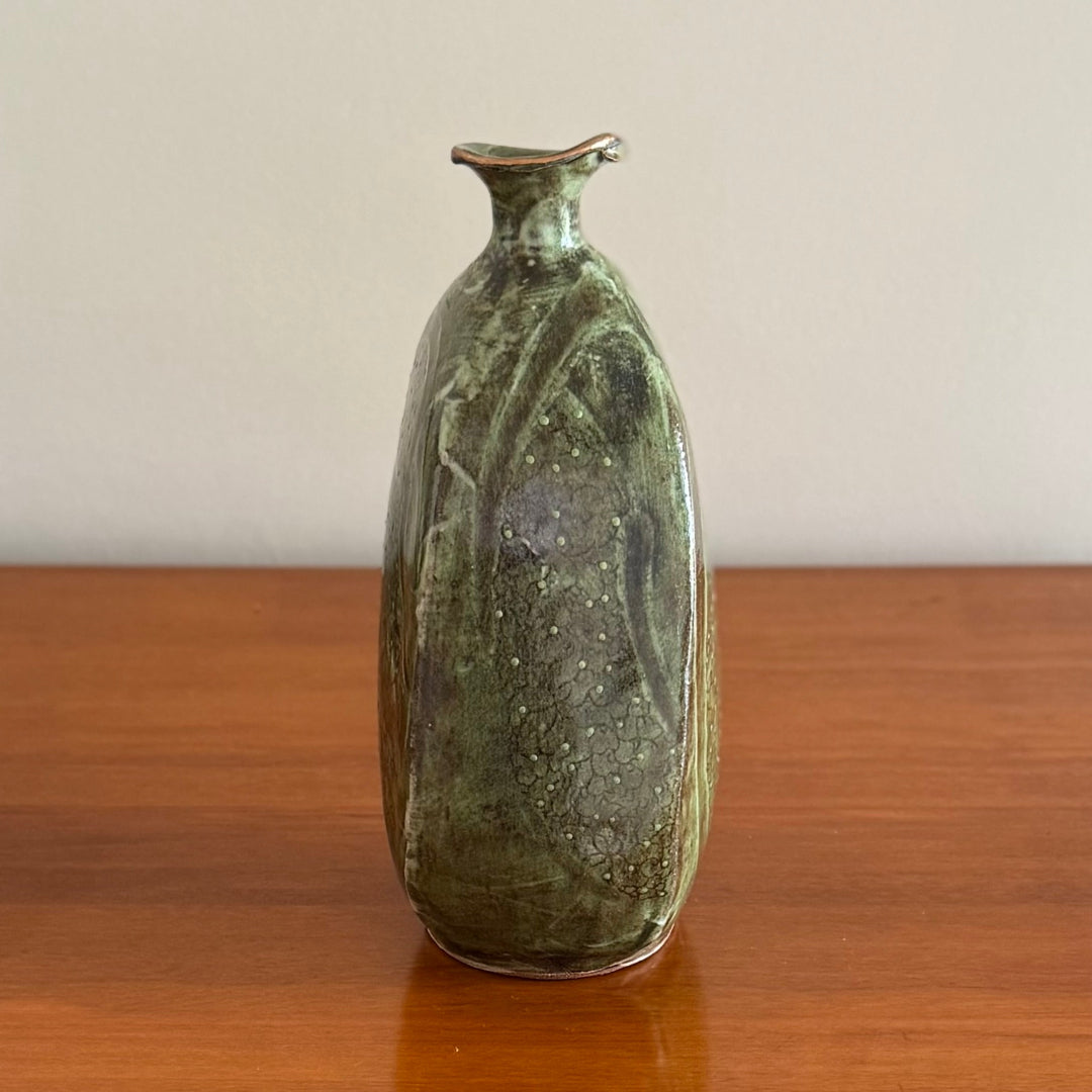 Intaglio Green Angle Bottle Vase