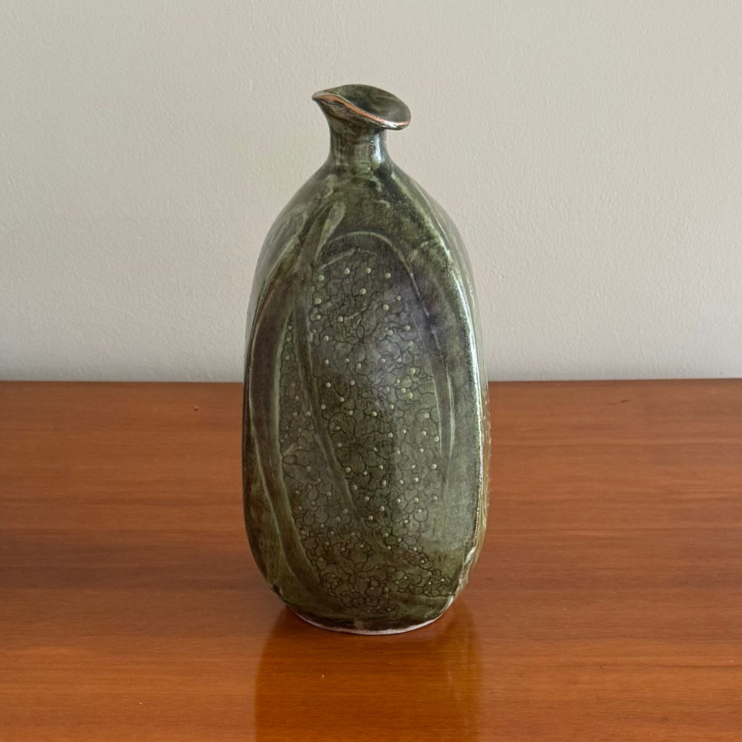 Intaglio Green Angle Bottle Vase