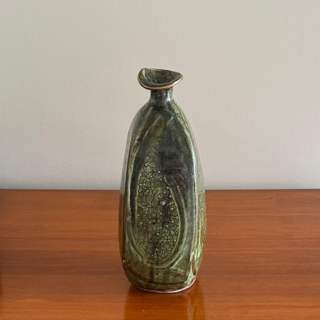 Intaglio Green Angle Bottle Vase