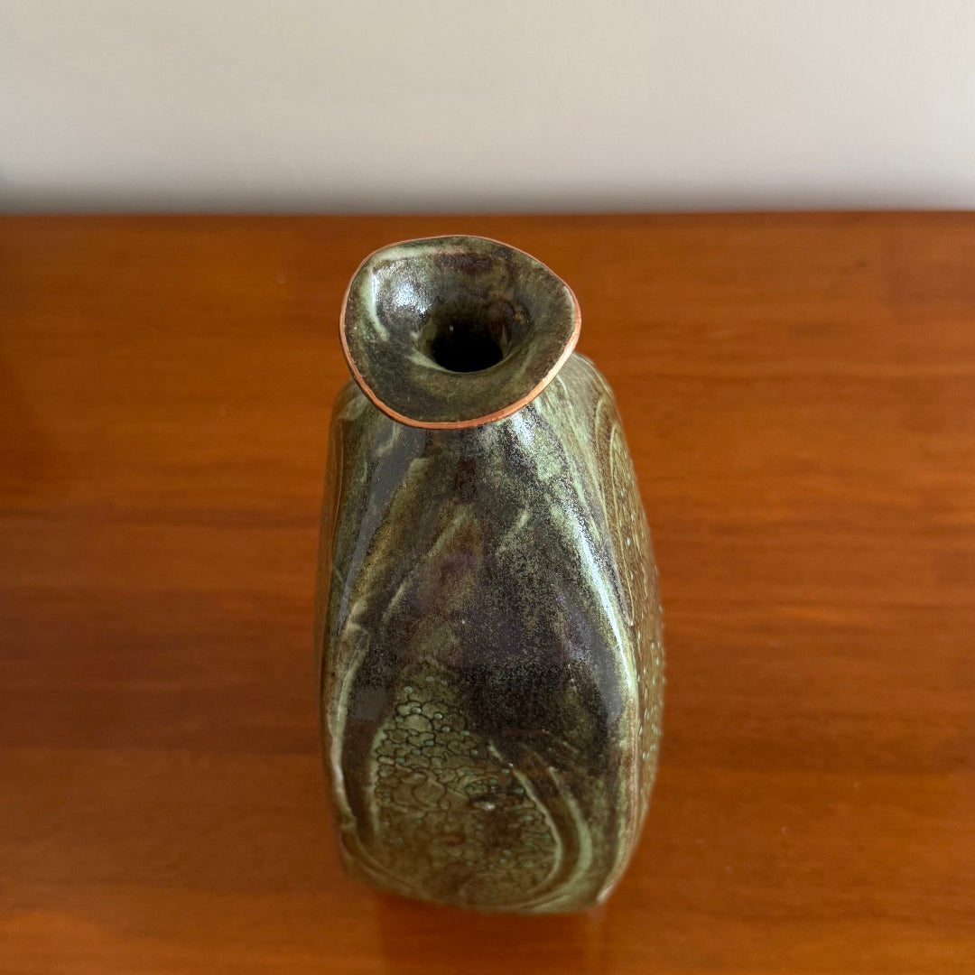 Intaglio Green Angle Bottle Vase