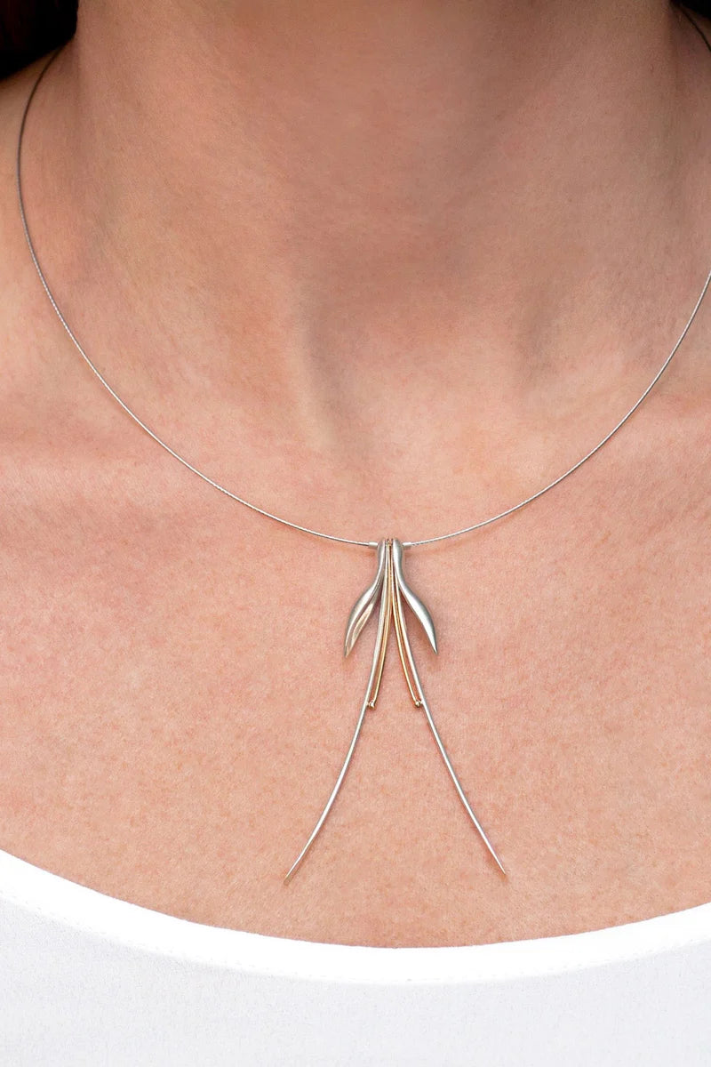 Fuchsia Necklace | 9ct Gold Stamens