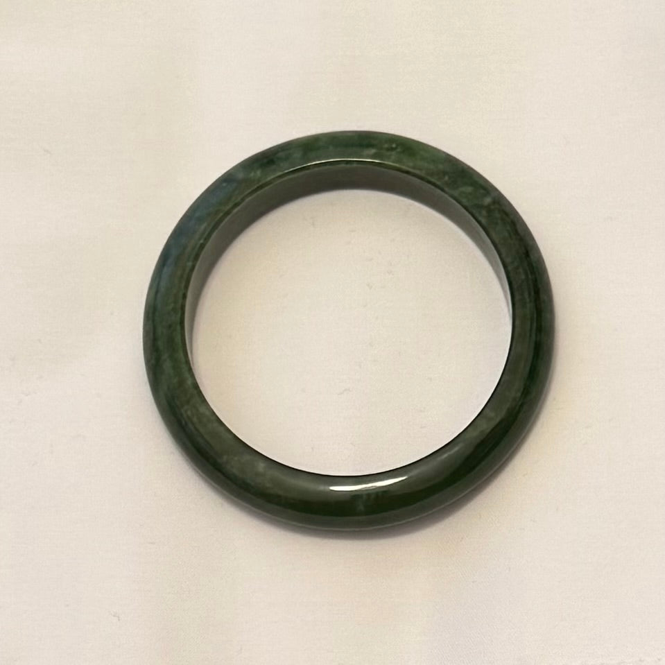 Pounamu Bangle With Kauri Case