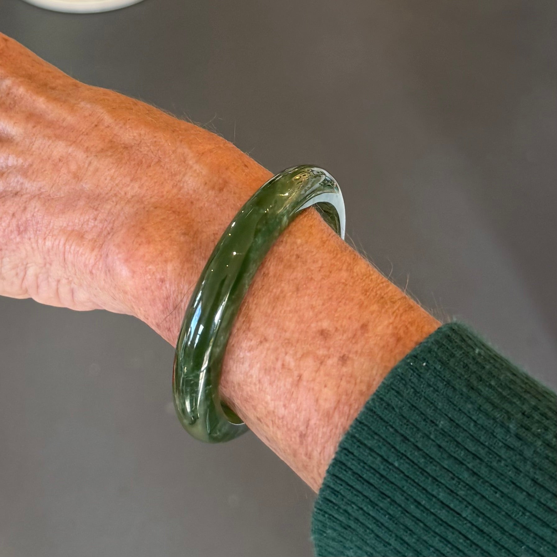 Pounamu Bangle With Kauri Case