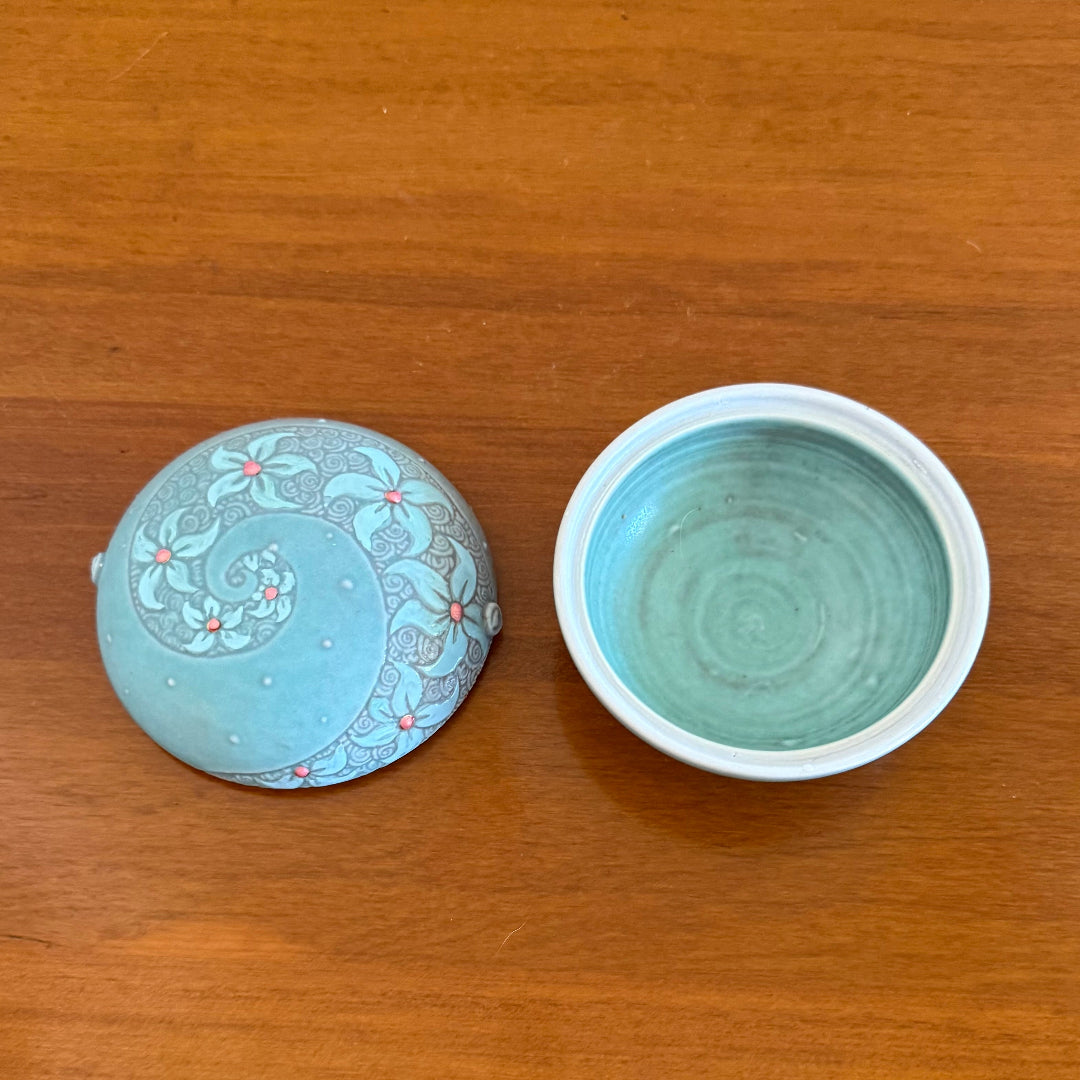 Intaglio Lidded Jewellery Dish | Hibiscus Flowers