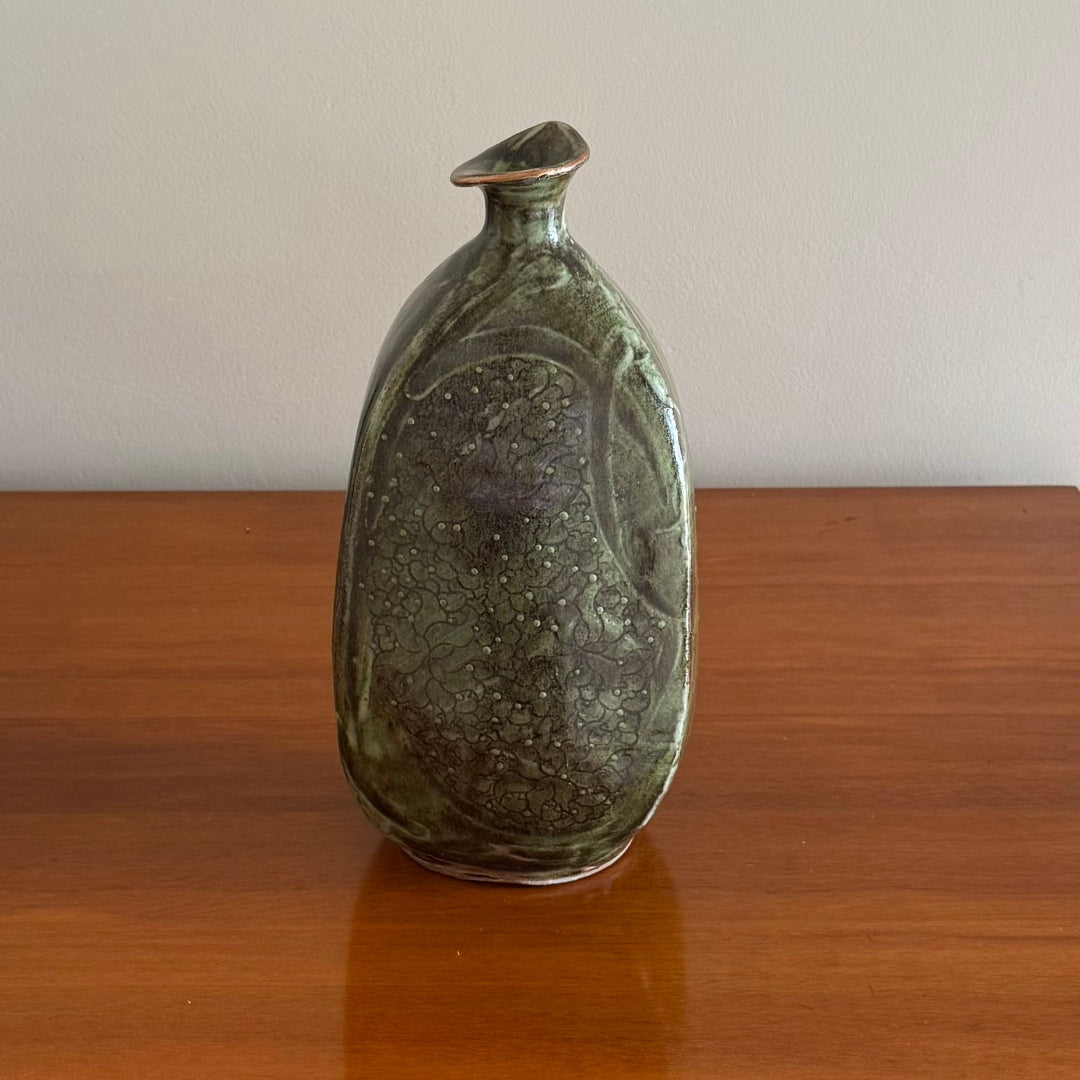 Intaglio Green Angle Bottle Vase